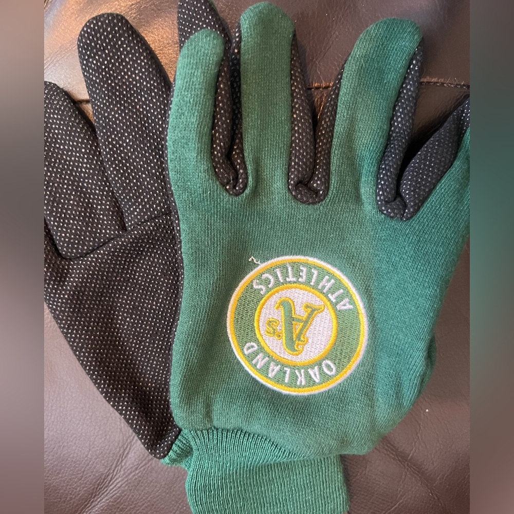 Oakland A's Sport Utility Gloves One Size Fits Most - Officially Licensed & New